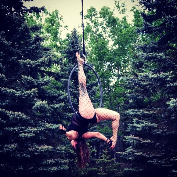 Meet your Posher, Sirena - Picture 1 of 1